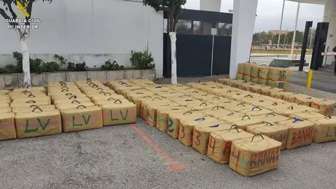 As&iacute; se hacen de oro traficando con hach&iacute;s en Sevilla 4 toneladas y media incautadas