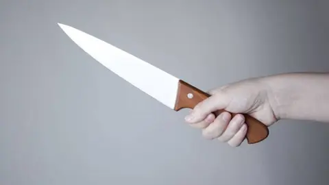 Matan a cuchilladas a una mujer en M&aacute;laga. Buscan desesperadamente a su pareja