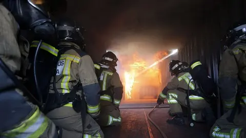 Hallan un cad&aacute;ver tras un incendio en una vivienda abandonada en Utrera (Sevilla)