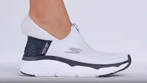 Las zapatillas de Skechers que te pones sin agacharte ni calzador que m&aacute;s c&oacute;modos son en el tal&oacute;n