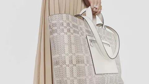 El bolso de Tous en el que caben m&oacute;viles, mantas, colchas, carteras, maquillaje, cremas y hasta ladrillos