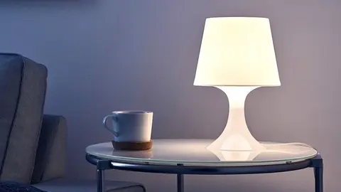 El bombazo de Ikea: l&aacute;mparas de mesa para iluminar el sal&oacute;n o dormitorio por menos de 10 euros