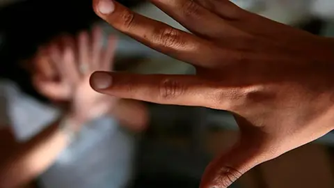 As&iacute; es sorprendido por la Polic&iacute;a abusando de la hija de su pareja en un coche en Sevilla