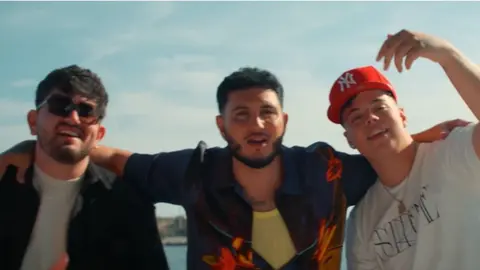 'Arena y Sal' Omar Montes junto con Saiko y Tunvao adelantan el verano con su nuevo tema