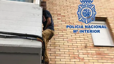 As&iacute; roban por escalo en un piso tur&iacute;stico de Granada. Uno de los detenidos es menor de edad