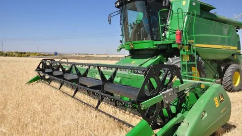 Muere un hombre tras ser atropellado por una cosechadora en Santaella (C&oacute;rdoba)