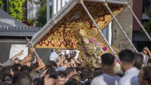 Y tras las elecciones del 28M el Roc&iacute;o. As&iacute; recorre la Virgen las calles de la Aldea de Almonte
