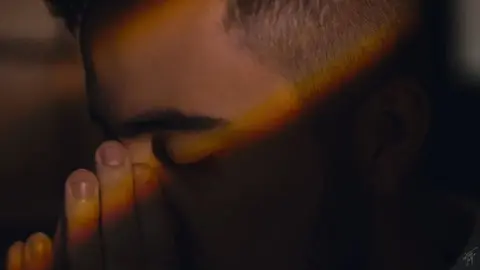 Beret se pone nost&aacute;lgico y regresa a sus inicios con 'M&aacute;tame' su primer lanzamiento del a&ntilde;o