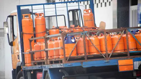 Cami&oacute;n de butano en una foto de archivo