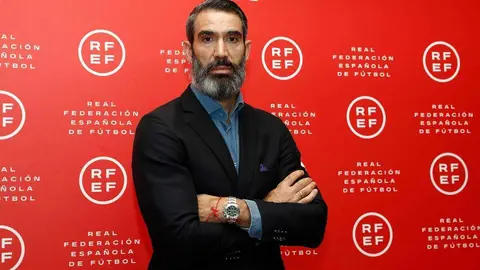 Fernando Sanz aviva la guerra interna del M&aacute;laga CF