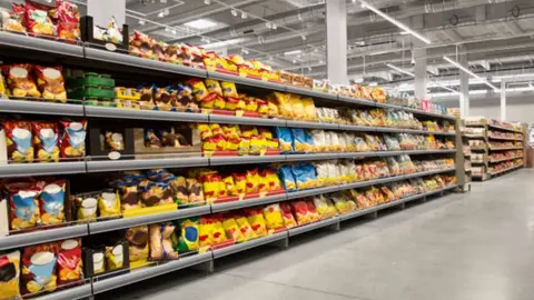 Alimentos llenos de insectos. Este era el estado en el que manten&iacute;a un supermercado en Sevilla