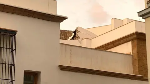 Noche de miedo en C&aacute;diz. Un derrumbe y un incendio en cuesti&oacute;n de minutos