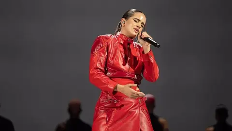 Kim Kardashian o Rosal&iacute;a triunfan con el peinado 'wet effect' de moda que afina las facciones