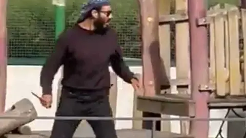 Un refugiado sirio apu&ntilde;ala a 6 ni&ntilde;os y un adulto en un parque infantil de Francia