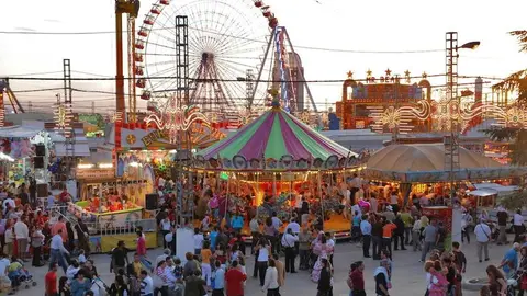 Locura en la Feria de Granada. 900 personas en una caseta, venta de alcohol a ni&ntilde;os y botellona