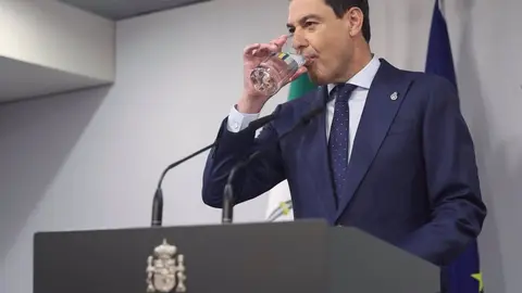 Juanma Moreno. Las lluvias alivian a Andaluc&iacute;a, pero hay que ser prudentes con el agua