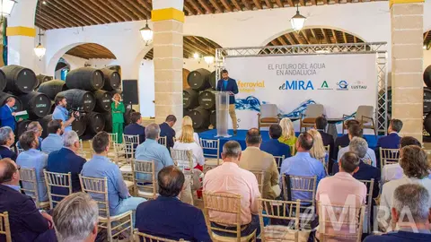 Jaime N&uacute;&ntilde;ez, CEO del Grupo MIRA, da la bienvenida a participantes y asistentes a la Jornada "El futuro del agua en Andaluc&iacute;a"