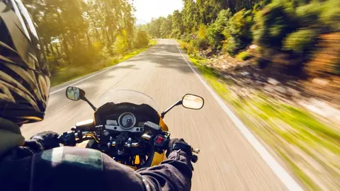 Haciendo el loco en una moto por C&aacute;diz. Lo pillan a 189 Kmh en una carretera limitada a 80