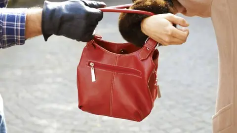 10 tirones de bolso en un solo mes a mujeres en Almer&iacute;a. Este es el perfil del violento ladr&oacute;n