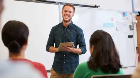 Un profesor dando clase
