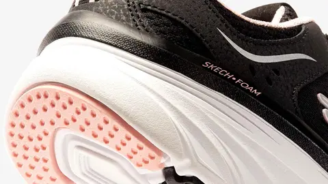 Zapatillas Skechers D'Lux Walker en oferta en Decathlon