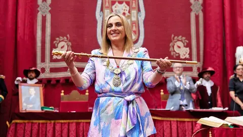 Marifr&aacute;n Carazo recibe el bast&oacute;n de mando de la ciudad de Granada