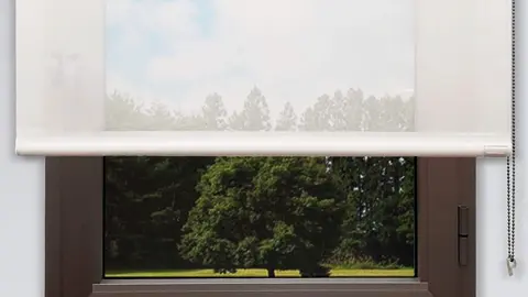 Adi&oacute;s calor y ventana que queda preciosa con el estor transl&uacute;cido de Amazon