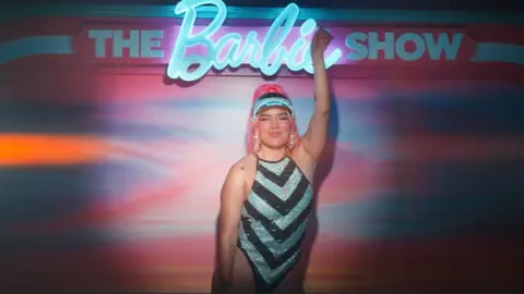 Karol G revienta las redes con su tema 'Watati' para la pel&iacute;cula m&aacute;s esperada del a&ntilde;o Barbie