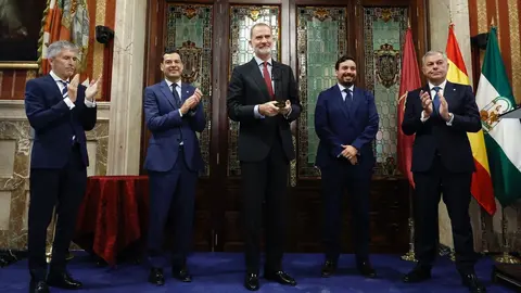 Felipe VI recibe en Sevilla el Premio Jim&eacute;nez-Becerril. "A las v&iacute;ctimas de ETA les debemos mucho"