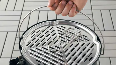 El nuevo invento de Ikea que est&aacute; arrasando - una barbacoa port&aacute;til para jard&iacute;n tirada de precio