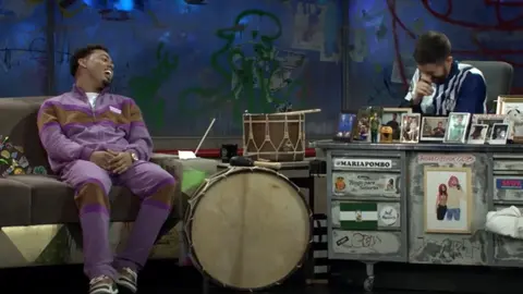 Myke Towers explica sus claves y consejos para ligar en su entrevista para La Resistencia