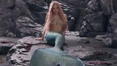 Shakira no para con sus dardos a Gerard Piqu&eacute; en su nuevo tema 'Copa Vac&iacute;a' con Manuel Turizo