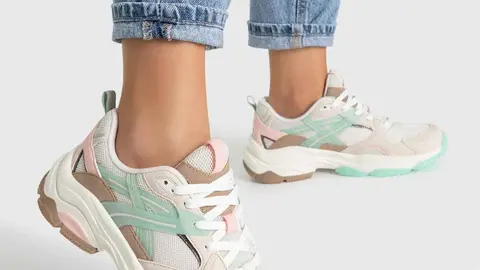 Fiebre por las nuevas zapatillas de mujer que vende Stradivarius