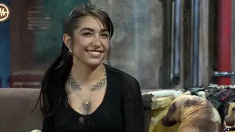 El sorprendente dato que desvela Mar&iacute;a Becerra durante su entrevista en La Resistencia