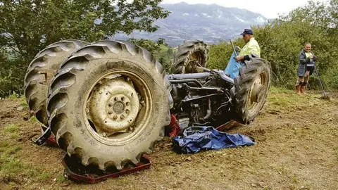 Fallece un hombre atrapado tras el vuelco de un tractor en una finca de Hu&eacute;rcal-Overa (Almer&iacute;a)
