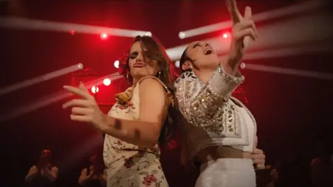 Melody y Mar&iacute;a Pel&aacute;e ponen patas arriba el panorama musical con su nuevo tema 'La Putukita'
