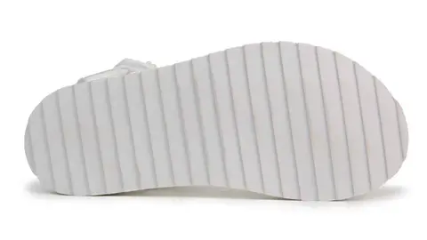 La sandalia blanca de Decathlon que es la n&uacute;mero 1 en ventas en rebajas