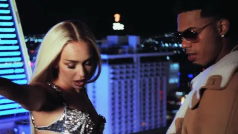 Mi Lova Bad Gyal se pasea junto con Myke Towers por Las Vegas en su nueva colaboraci&oacute;n