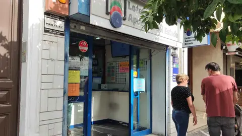 Administraci&oacute;n de Loter&iacute;a en la Alameda Cristina de Jerez