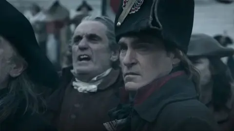 Joaquin Phoenix en 'Napole&oacute;n' Primeras im&aacute;genes de la esperada pel&iacute;cula que huele a Oscar