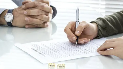 Los andaluces se divorcian cada vez menos. Este es el notable descenso de las separaciones