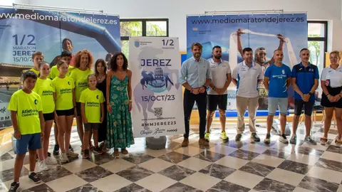 Presentaci&oacute;n de la Media Marat&oacute;n | Foto: Noelia Herrera (Jonocla) para El MIRA