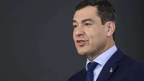 Juanma Moreno. A Andaluc&iacute;a y al conjunto de Espa&ntilde;a no le va bien con Pedro S&aacute;nchez