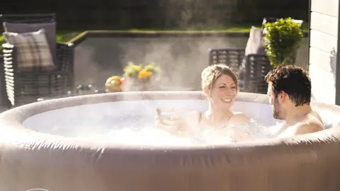 El spa de terraza Intex a precio hist&oacute;rico en Leroy Merlin para que empieces agosto con buen pie