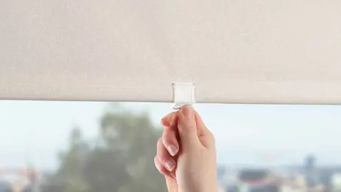 Bombazo en Ikea, un estor opaco para que no te moleste la luz al dormir por menos de 20 euros