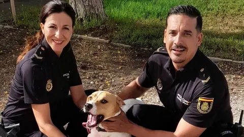Zeta junto a los agentes de la Polic&iacute;a Nacional en Jerez