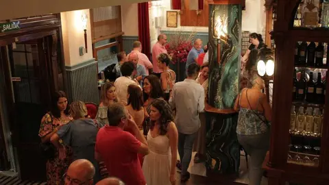 Caf&eacute; Central Music Bar