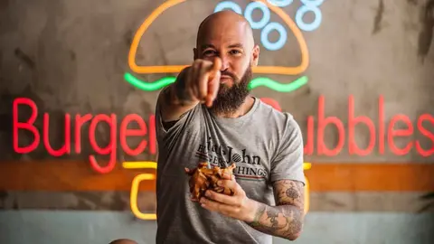 Juan Ruiz abrir&aacute; LittleJohn Burgers Sherry & Things en Jerez