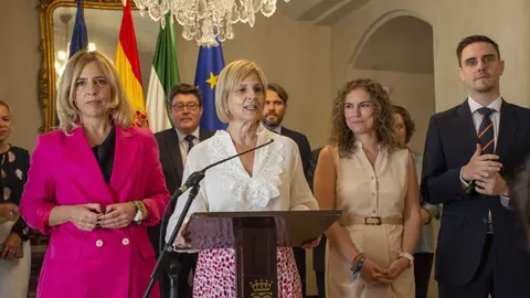 Garc&iacute;a-Pelayo durante la atenci&oacute;n a los medios en la visita de Almudena Mart&iacute;nez | Foto: Noelia Herrera (Jonocla) para El MIRA