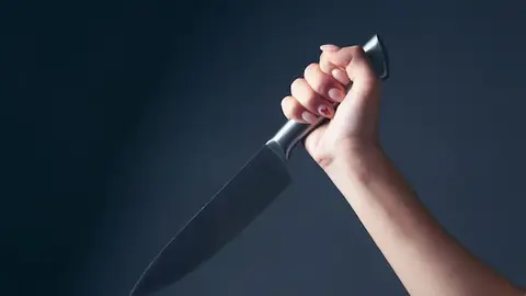 Una mujer apu&ntilde;ala a un hombre en C&oacute;rdoba con el que ten&iacute;a una orden de alejamiento